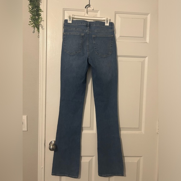 Gap Mid Rise Baby Boot Bootcut Jeans with Washwell 27/4 Tall Medium Wash - Picture 3 of 5